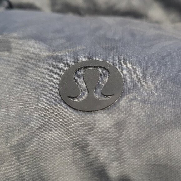 Women's lululemon Pack It Down Diamond Dye Melanite Black Vest - Picture 3 of 7